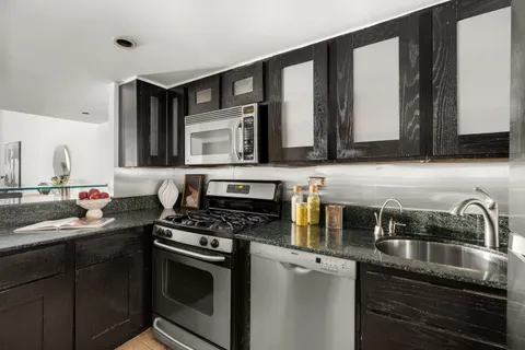 $699,000 | 372 5th Avenue, Unit 7L | Midtown South