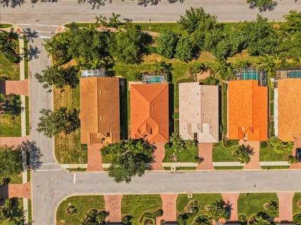 $430,000 | 4109 66th Terrace East, Sarasota, FL 34243