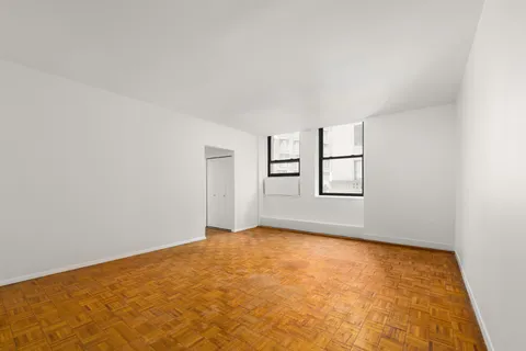 $690,000 | 3 Hanover Square, Unit 4D | Financial District
