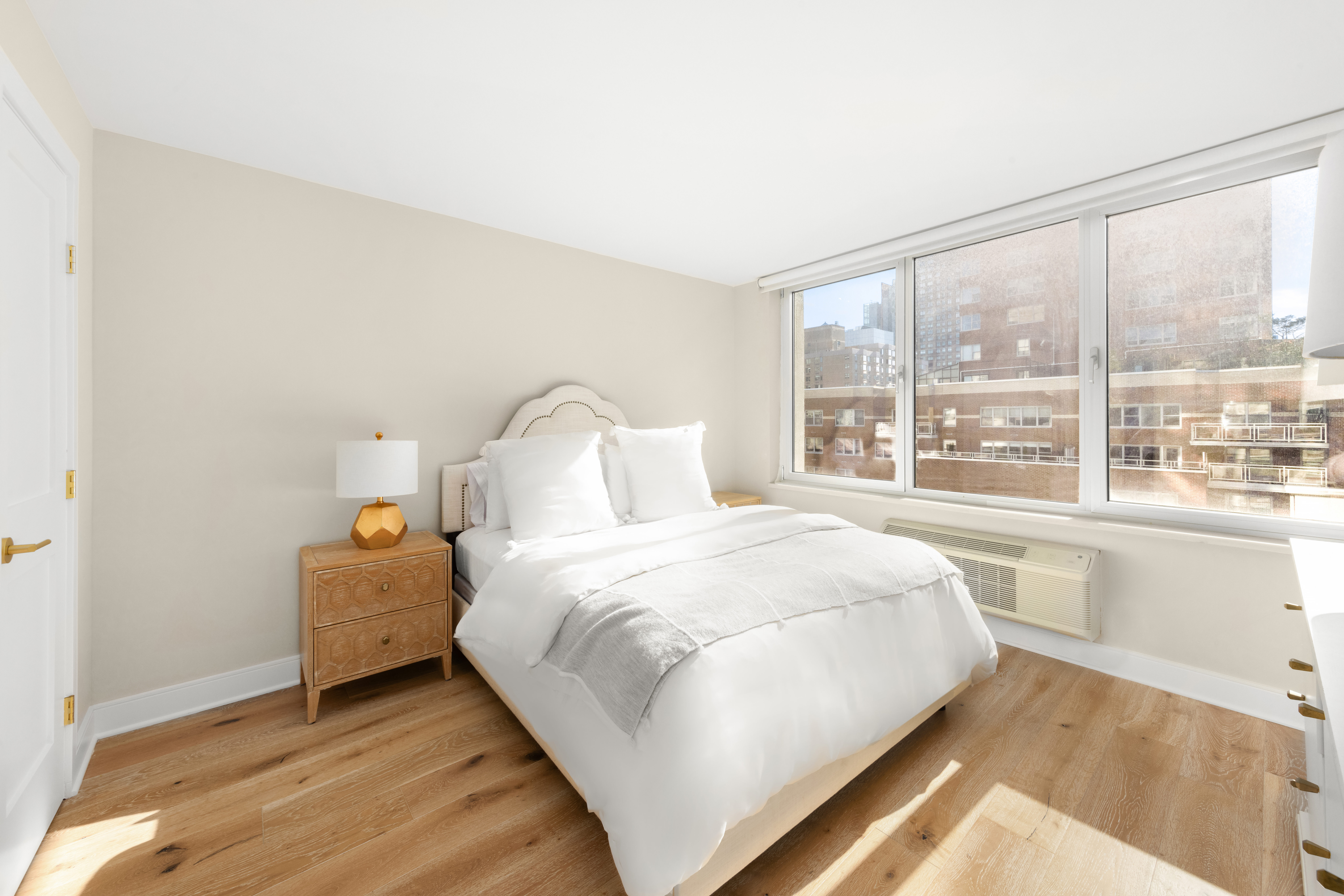 353 East 72nd Street, Unit 17B Manhattan, NY 10021 - Photo 4 of 6