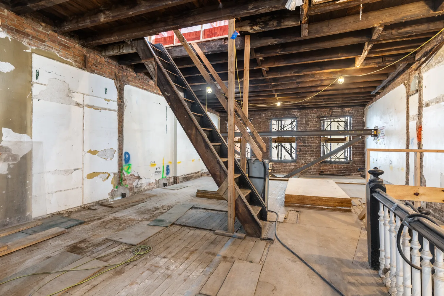 $9,800,000 | 105 East 64th Street | Lenox Hill