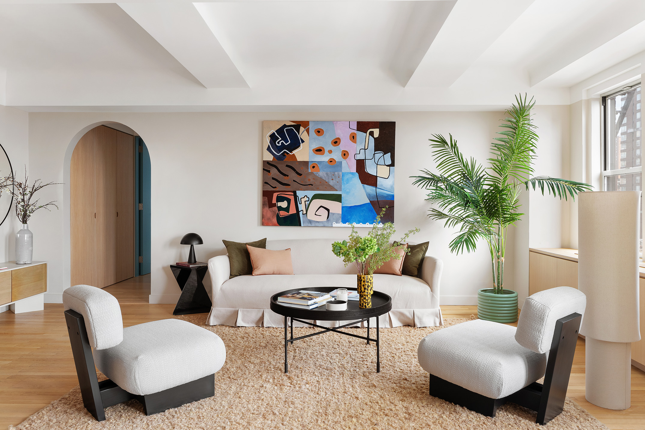 425 East 86th Street, Unit 11E Manhattan, NY 10028 - Photo 3 of 19 a living room with furniture and a potted plant