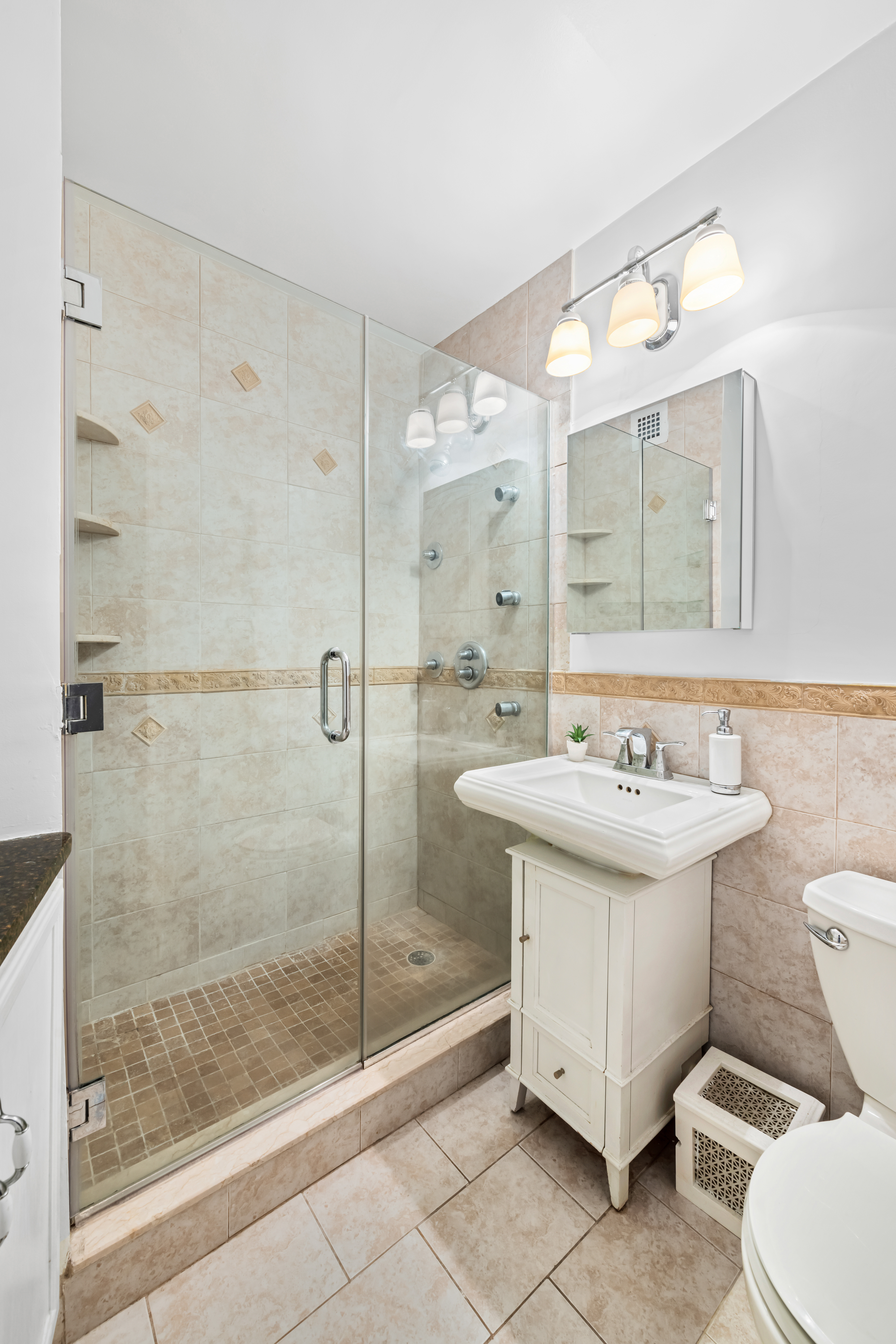 2621 Palisade Avenue, Unit 3G Bronx, NY 10463 - Photo 6 of 11 Gallery Image 6