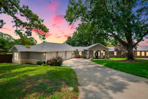 $1,050,000 | 211 Lake Front Drive, Mabank, TX 75156