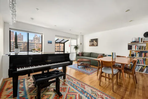 $850,000 | 225 East 86th Street, Unit 904 | Upper East Side