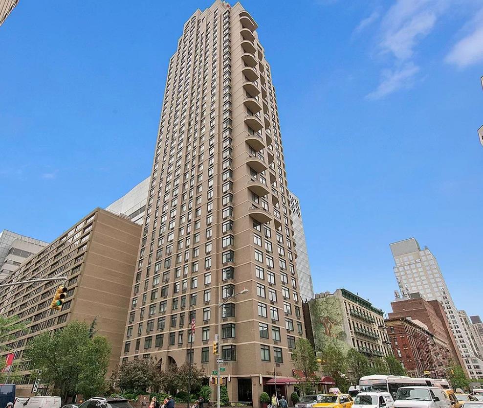400 East 70th Street, Unit 3005 Manhattan, NY 10021 - Photo 13 of 18 a view of a tall building