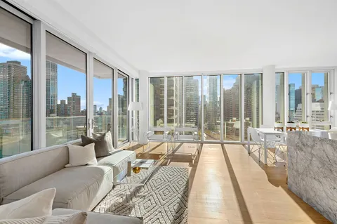 $3,297,000 | 301 East 61st Street, Unit 16A | Lenox Hill