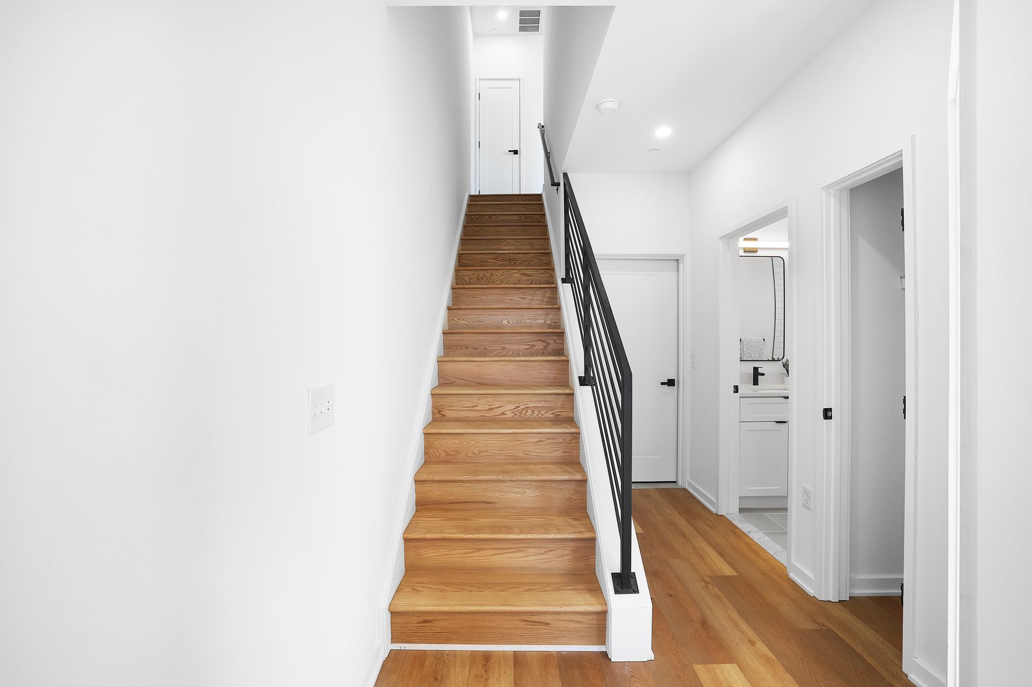 1036 Howard Road Southeast Washington, DC 20020 - Photo 3 of 41 a view of entryway