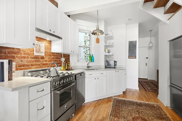 $2,345,000 | 92 Horatio Street, Unit 4L | West Village