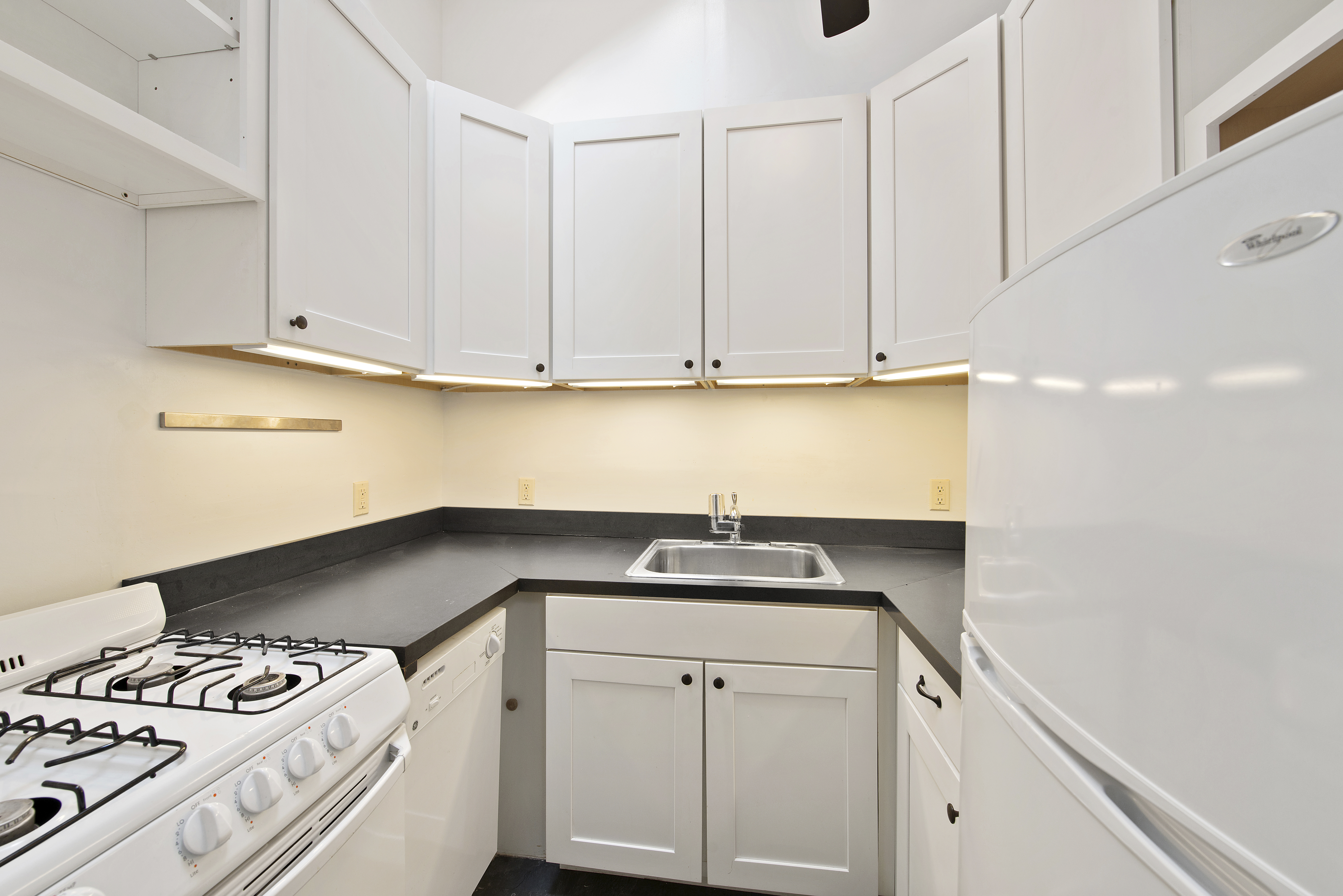 120 Charles Street Manhattan, NY 10014 - Photo 7 of 8