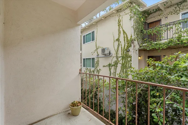 $495,000 | 1334 South Carmelina Avenue, Unit 1, Los Angeles, CA 90025