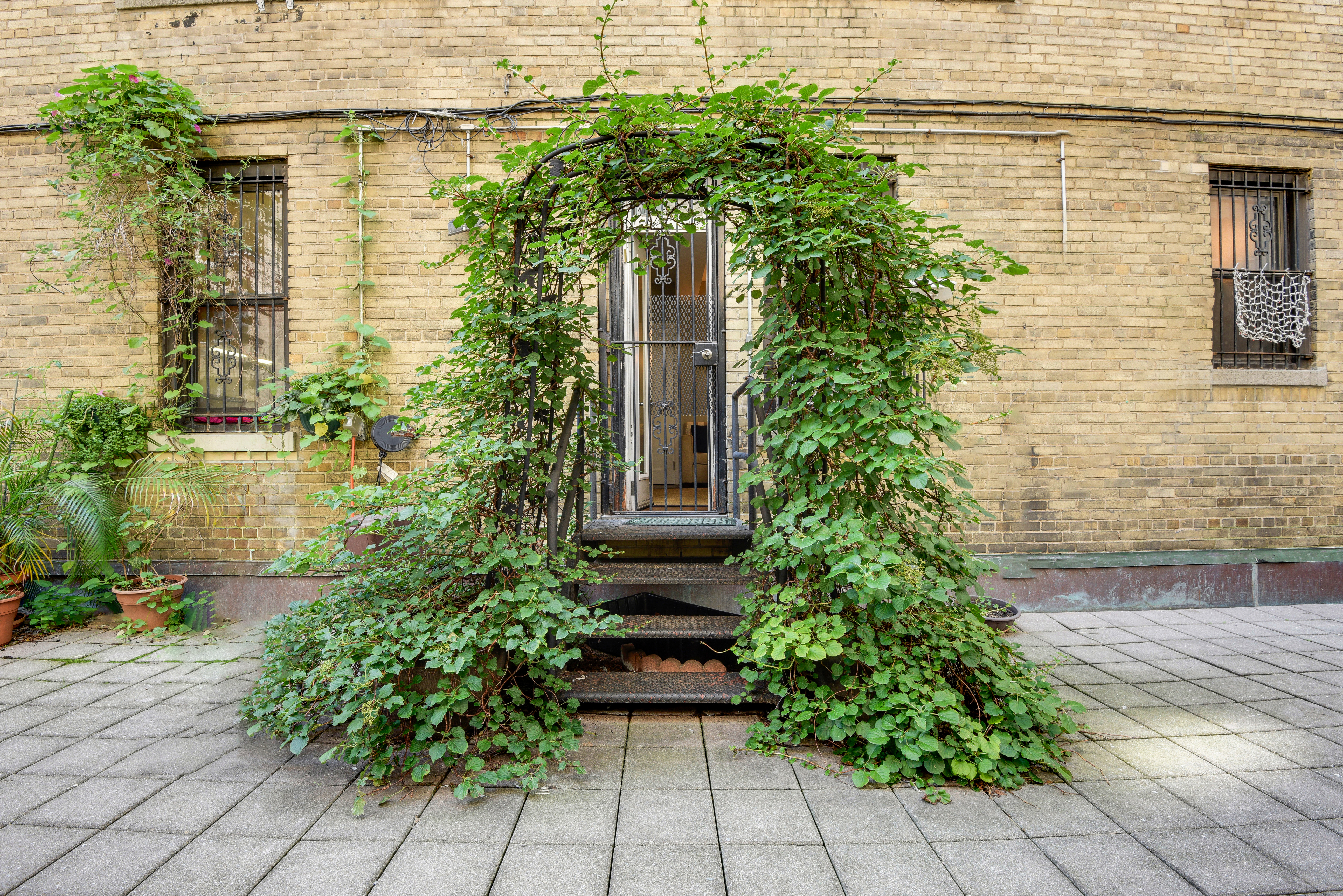 41 West 96th Street, Unit 1B Manhattan, NY 10025 - Photo 10 of 24 a entryway view of a house
