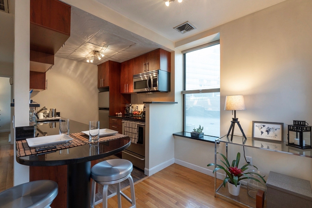5 Grove Street, Unit 5 Boston, MA 02114 - Photo 1 of 9