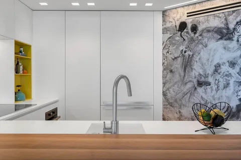 $2,295,000 | 10 Venetian Way, Unit 904, Miami Beach, FL 33139