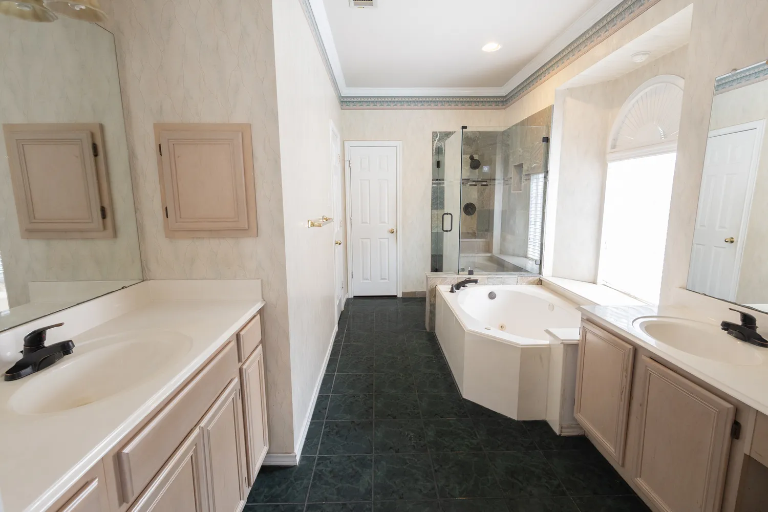 $425,000 | 1212 Ashbrook Drive, Grand Prairie, TX 75052