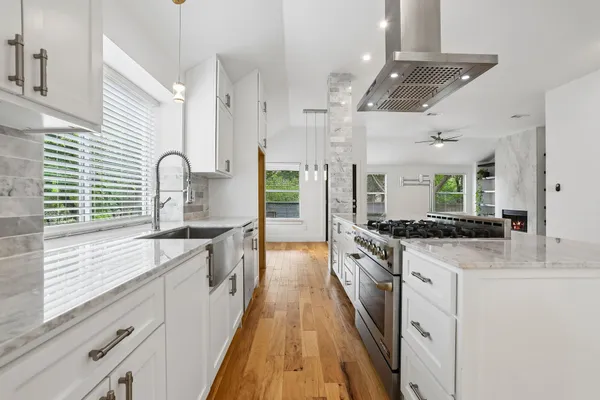 $935,000 | 6220 Harrogate Drive, Austin, TX 78759