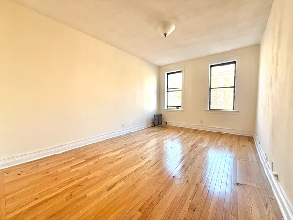 $3,000 | 133 Seaman Avenue, Unit 4G | Inwood