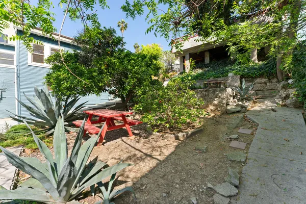$1,495,500 | 3320 Hamilton Way, Los Angeles, CA 90026