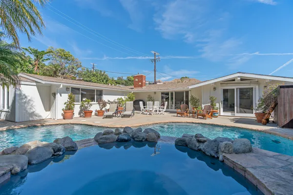 $2,399,000 | 913 Chattanooga Avenue, Pacific Palisades, CA 90272