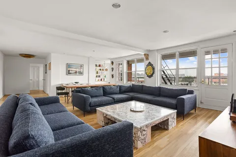 $860,000 | 34-43 60th Street, Unit 4D/E | Woodside