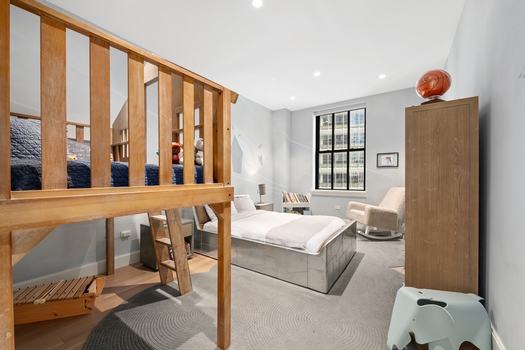 100 Barclay Street, Unit 21AD Manhattan, NY 10007 - Photo 19 of 40 a very nice looking room with a large window