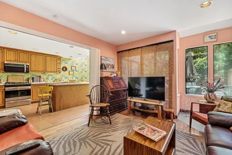 $879,000 | 8 Elf Owl Court, Novato, CA 94949