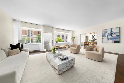 $1,895,000 | 700 Park Avenue, Unit 2B | Lenox Hill