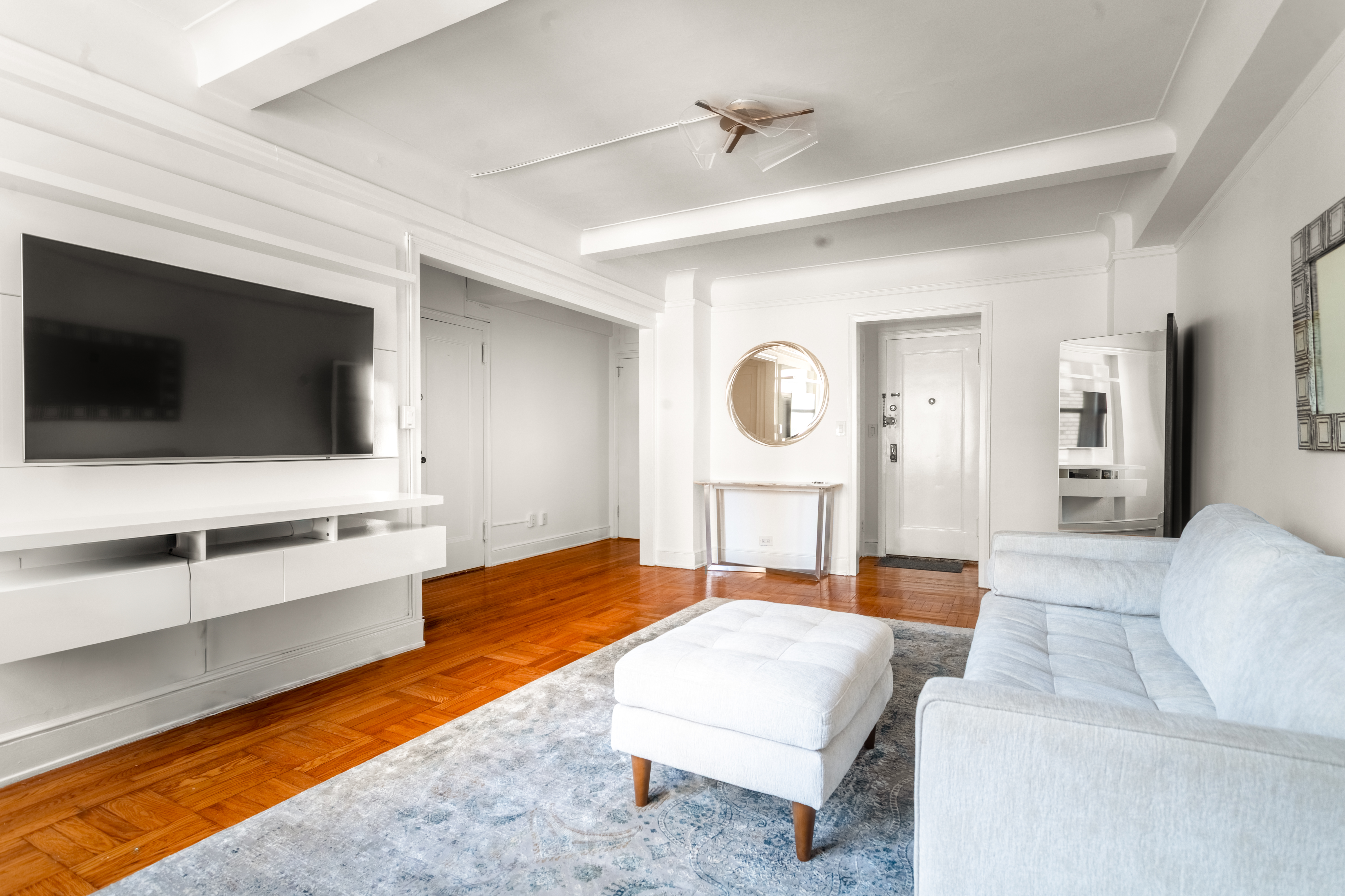 205 East 69th Street, Unit 8F Manhattan, NY 10021 - Photo 5 of 16 Gallery Image 5