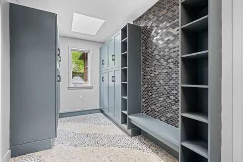 a view of walk in closet and bathroom
