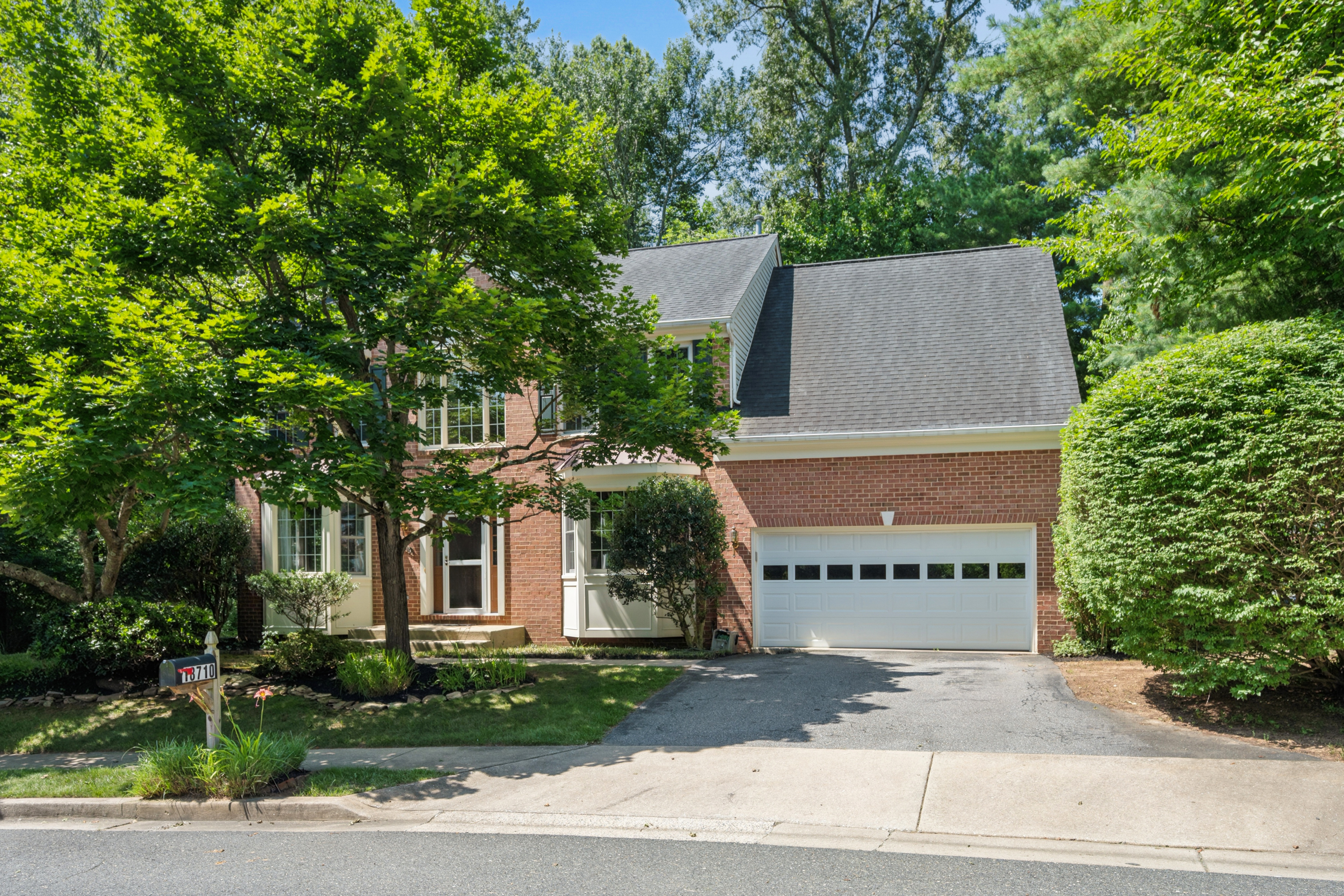18710 Severn Road Gaithersburg, MD 20879 - Photo 6 of 96 front view of a house with a yard
