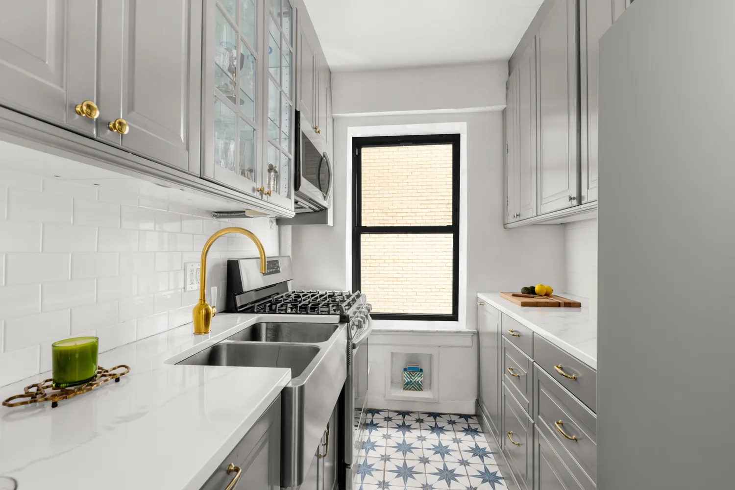 $975,000 | 227 East 57th Street, Unit 14G | Midtown East