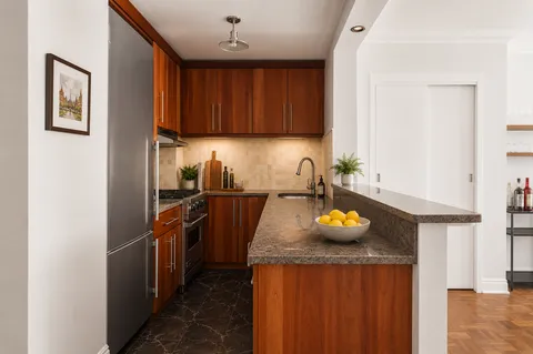 $1,075,000 | 39 Gramercy Park North, Unit 5F | Gramercy