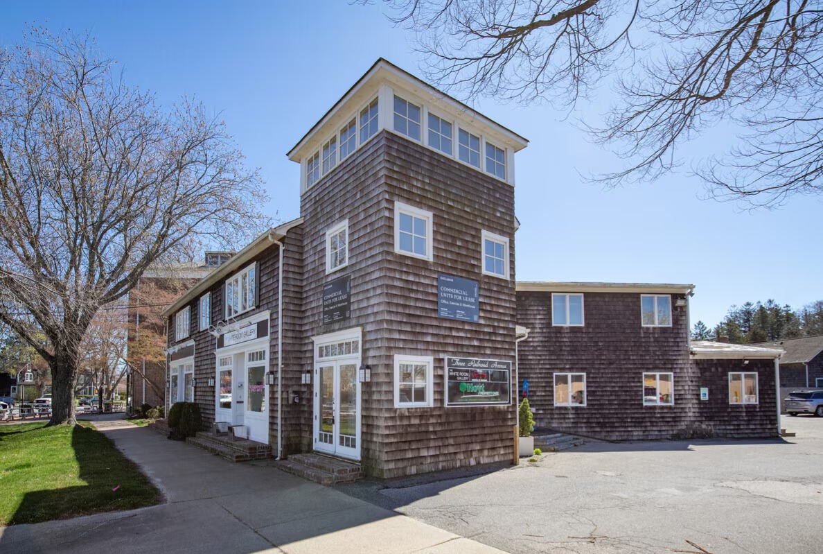3 Railroad Avenue East Hampton, NY 11937 - Photo 26 of 42 Gallery Image 26