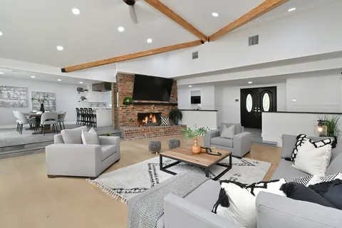 $2,599,000 | 4053 Harclare Lane, Encino, CA 91436