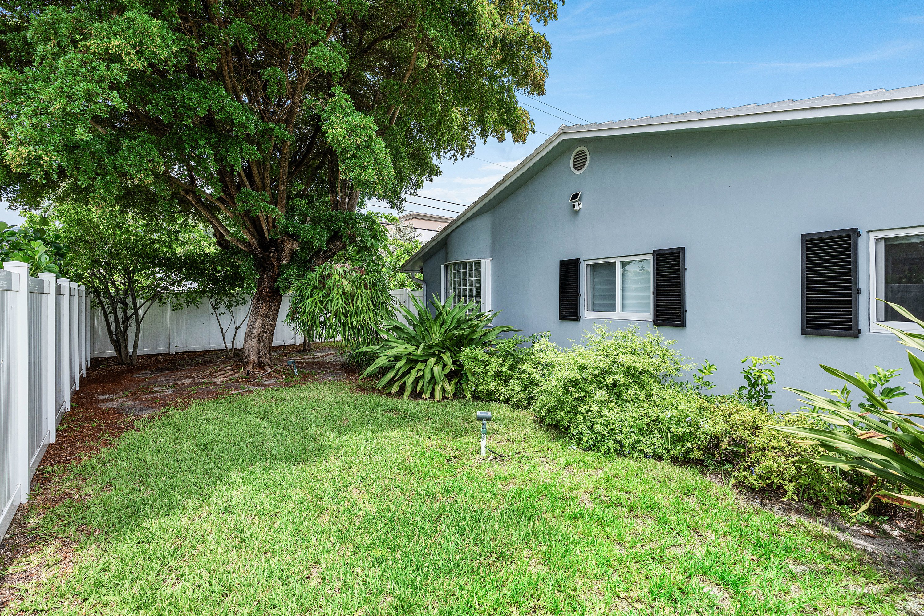 3203 Northeast 6th Drive Boca Raton, FL 33431 - Photo 32 of 35
