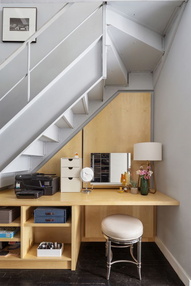 167 Perry Street, Unit 2F Manhattan, NY 10014 - Photo 6 of 11 a kitchen with a table and chairs