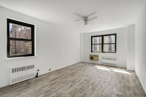 $995,000 | 357 East 57th Street, Unit 5D | Sutton Place