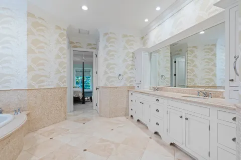 $2,400,000 | 121 Palm Island Lane, Vero Beach, FL 32963