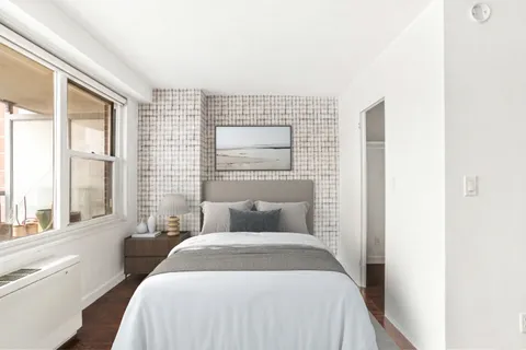 $585,000 | 363 East 76th Street, Unit 14E | Lenox Hill