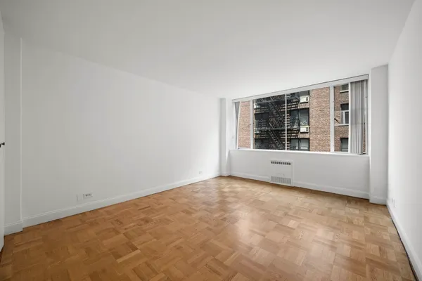 $735,000 | 333 East 69th Street, Unit 3A | Lenox Hill