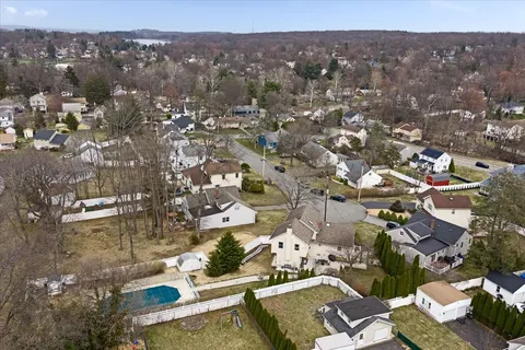 $899,000 | 40 Catherine Court, Cedar Grove, NJ 07009