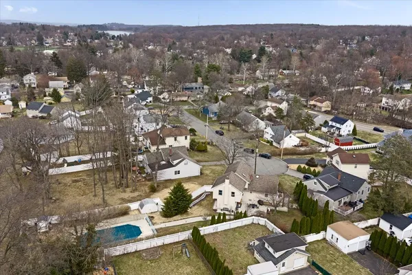 $899,000 | 40 Catherine Court, Cedar Grove, NJ 07009