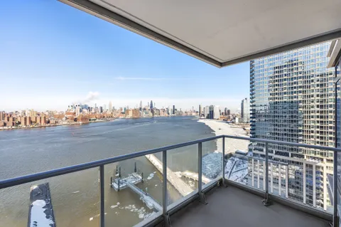 $3,600,000 | 2 Northside Piers, Unit 19K | Williamsburg