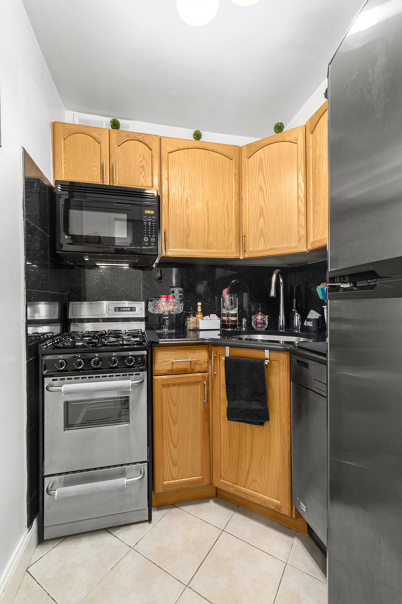 321 East 48th Street, Unit 5E Manhattan, NY 10017 - Photo 4 of 11