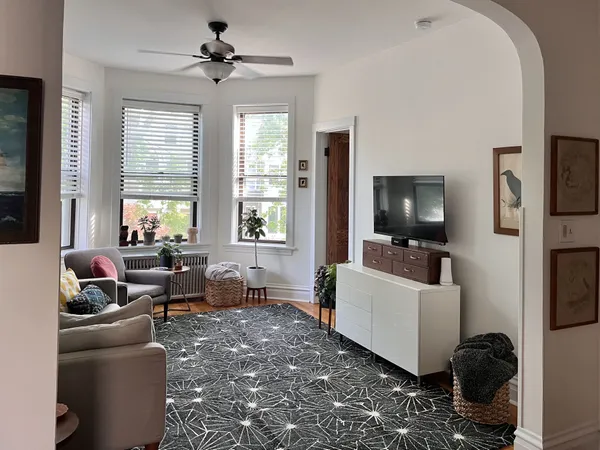 $1,200,000 | 2020 West Waveland Avenue, Chicago, IL 60618