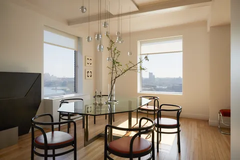$3,650,000 | 25 East End Avenue, Unit 11E | Upper East Side