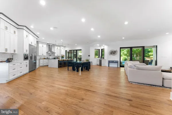 Contact Agent | 608 Walker Road, Great Falls, VA 22066