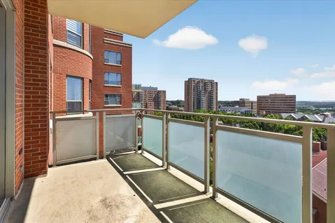 $1,100,000 | 4950 Central Street, Unit 805, Kansas City, MO 64112