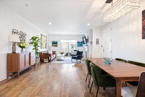 $999,999 | 4394 Farmdale Avenue, Unit 202, Studio City, CA 91604