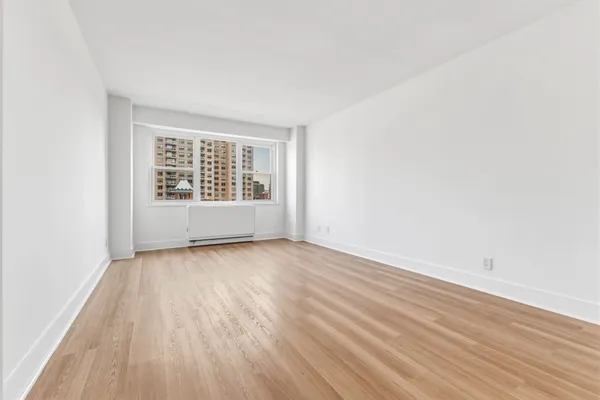 $1,075,000 | 400 East 54th Street, Unit 24E | Sutton Place